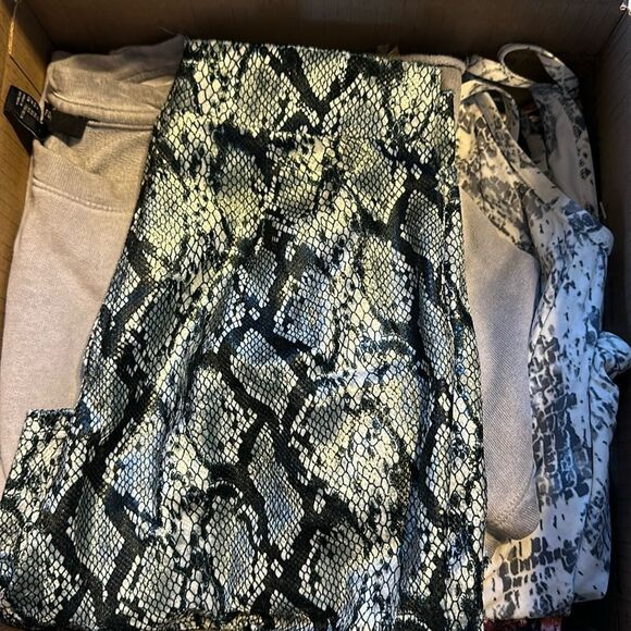 M1. MYSTERY BOX Woman’s size XS - Small + Accessories - Picture 2 of 7
